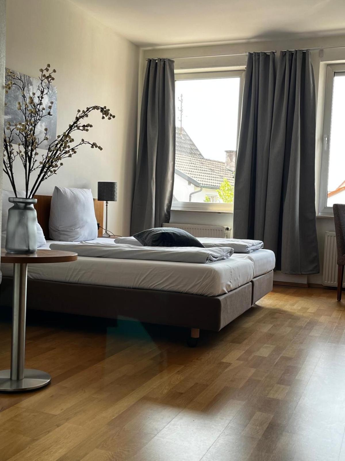 Landgasthof Zur Sonne I Hotel & Restaurant Neuburg am Rhein Eksteriør billede