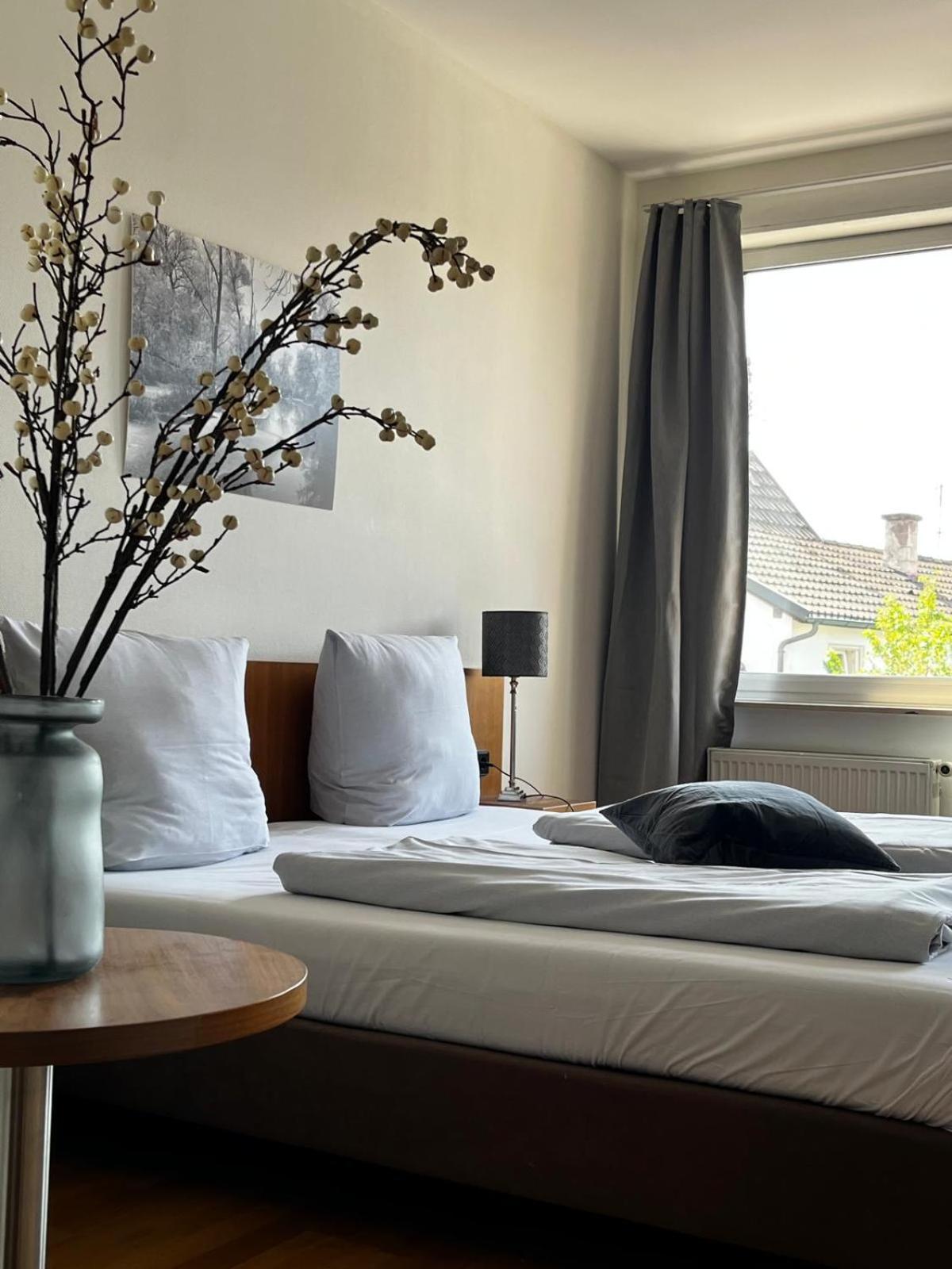 Landgasthof Zur Sonne I Hotel & Restaurant Neuburg am Rhein Eksteriør billede